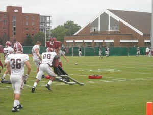 Freshman tight end O.J. Howard working on blocking in Wednesday's practice. (Photo by Brett Hudson)